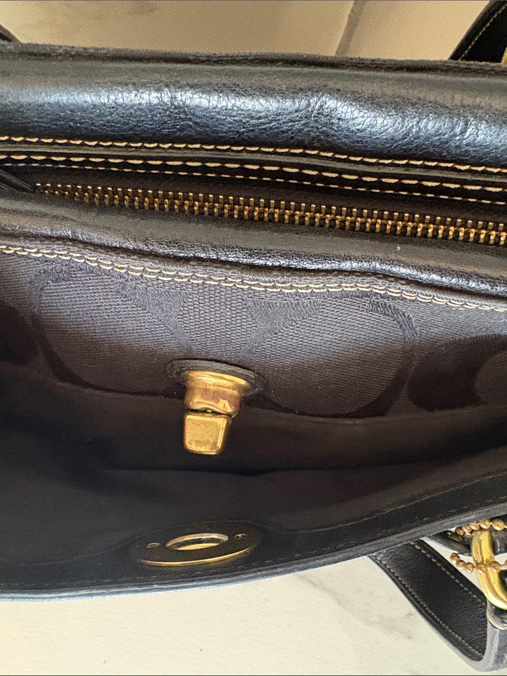 Coach Hampton Signature Strap Satchel Bag in Black with gold hardware & turn - Picture 12 of 16